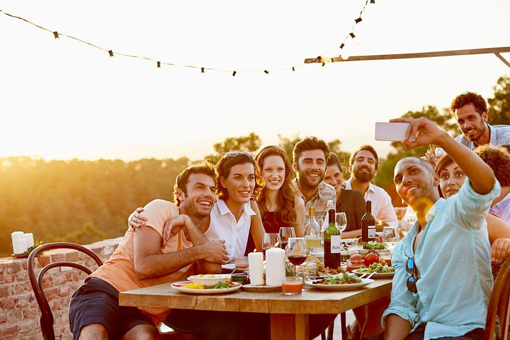 tourist group, group of travelers taking a selfie