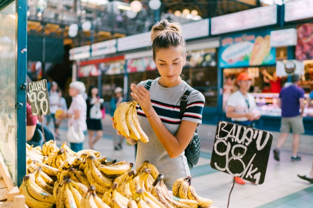 tourist in the market, experience the local culture