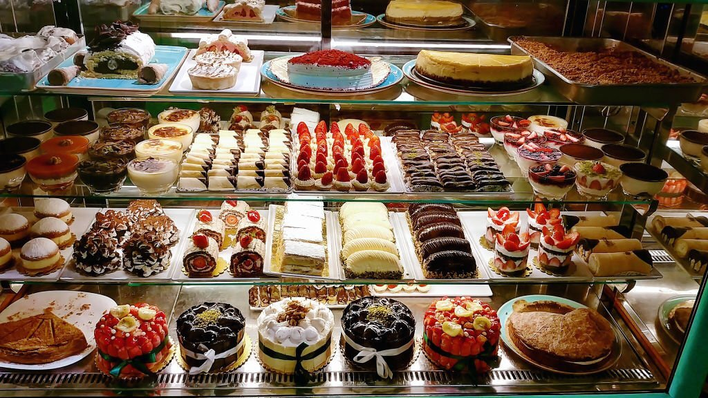 bakery items, desserts