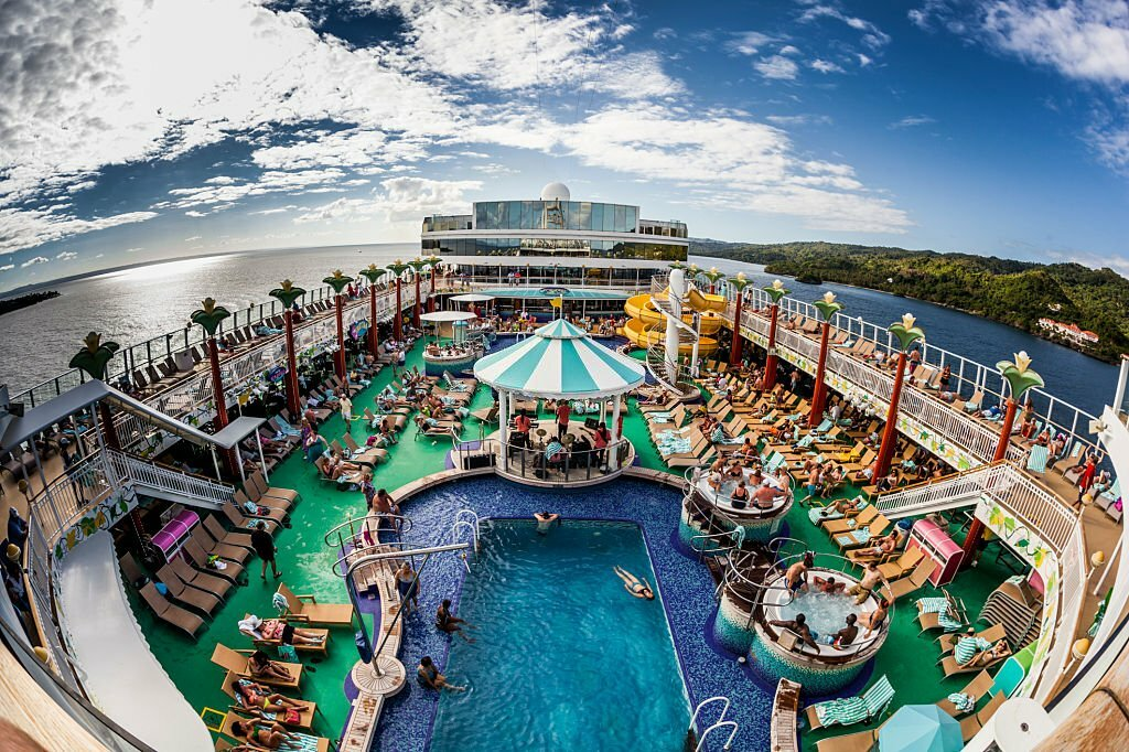 pool deck, crowded swimming pool