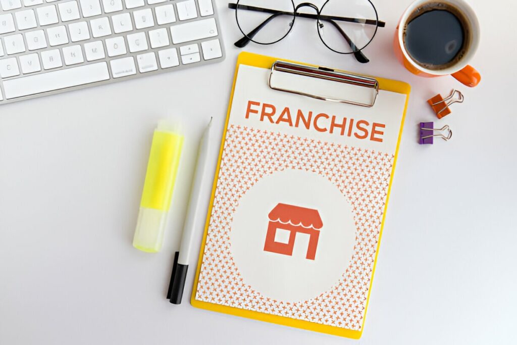 define franchisor and franchisee, what is the difference between a franchisor and a franchisee